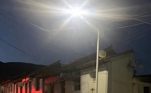 农村院子里最适合的阜康太阳能路灯亮度与安装要点 农村院子里最适合的阜康太阳能路灯亮度与安装要点